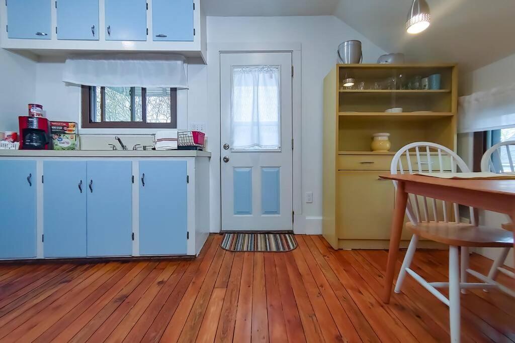 Historic W/Deck, King Bed & Air By Lake Michigan Manistee Exterior photo